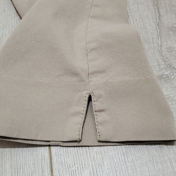 Ruby Rd. PULL ON STRETCH CAPRIS, Sz 4P, BEIGE, RAYON/NYLON/SPANDEX - Picture 5 of 9